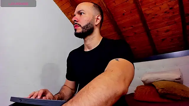 Snapshot of Tom_Bailey chatting on February 12, 12:38 pm Tom Bailey online show from February 12, 12:38 pm