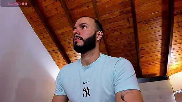 Tom Bailey online show from November 4, 1:15 pm