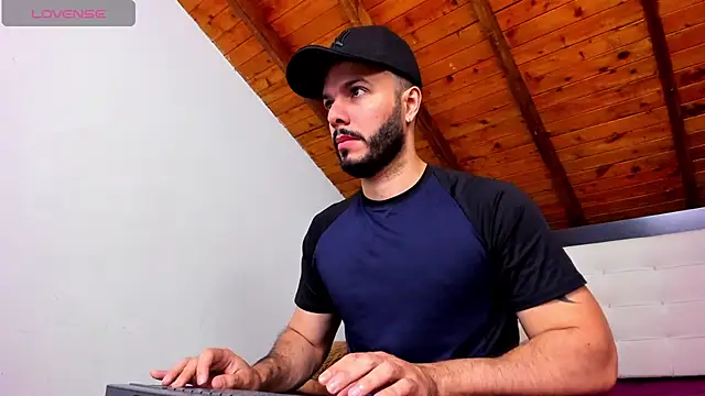 Snapshot of Tom_Bailey chatting on February 23, 12:39 pm Tom Bailey online show from February 23, 12:39 pm