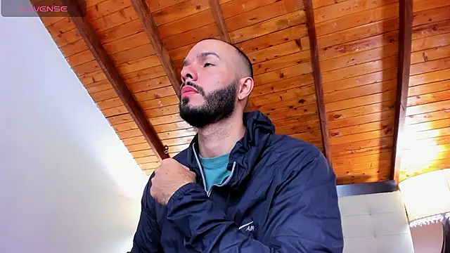 Tom Bailey online show from November 7, 1:04 pm