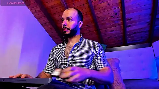 Snapshot of Tom_Bailey chatting on February 8, 12:47 pm Tom Bailey online show from February 8, 12:47 pm