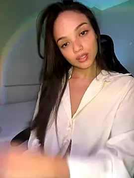 MisFrekcles  online show from November 6, 10:30 am