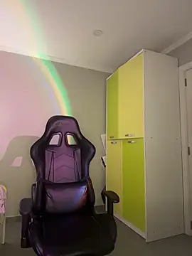 MisFrekcles  online show from February 13, 10:15 am