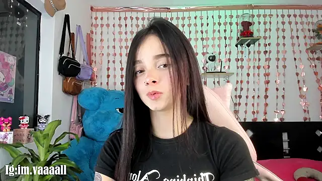 Snapshot of lucyy_tay chatting on September 24, 11:21 pm lucyy tay online show from September 24, 11:21 pm