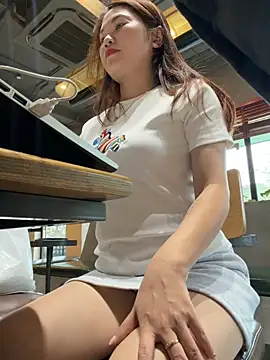 Emily 9xx online show from March 20, 1:28 am