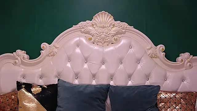 Snapshot of ArielBurn chatting on October 18, 8:44 pm ArielBurn online show from October 18, 8:44 pm