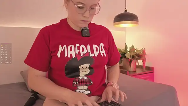 Snapshot of AllisonRoberts_ chatting on July 13, 1:32 pm AllisonRoberts online show from July 13, 1:32 pm