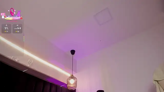 Snapshot of AllisonRoberts_ chatting on October 14, 7:58 pm AllisonRoberts online show from October 14, 7:58 pm