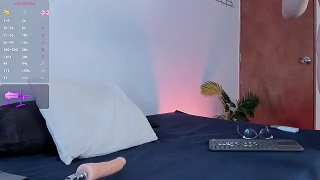 Snapshot of AllisonRoberts_ chatting on November 14, 12:09 pm AllisonRoberts online show from November 14, 12:09 pm