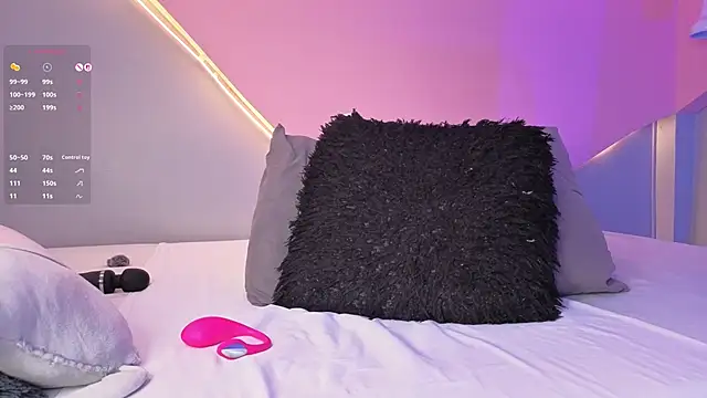 AllisonRoberts  online show from April 3, 10:05 pm