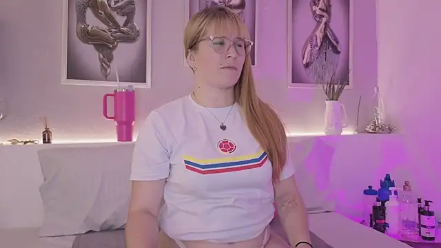 Snapshot of AllisonRoberts_ chatting on June 23, 7:01 pm AllisonRoberts online show from June 23, 7:01 pm