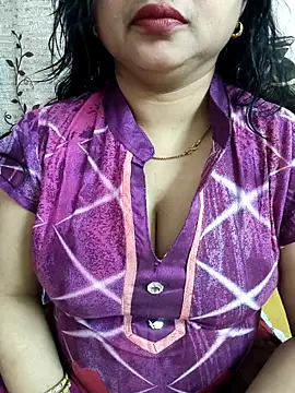 cuteyqueen online show from April 6, 2:51 am