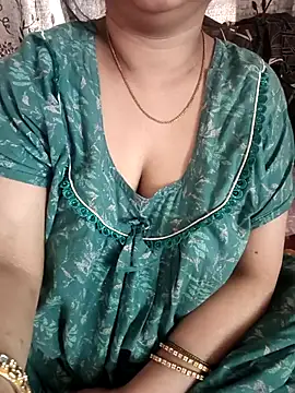 Snapshot of cuteyqueen chatting on February 14, 4:02 am cuteyqueen online show from February 14, 4:02 am