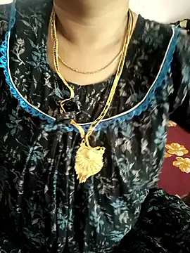 Snapshot of cuteyqueen chatting on February 8, 6:22 am cuteyqueen online show from February 8, 6:22 am