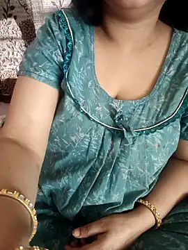 cuteyqueen online show from March 13, 5:34 am