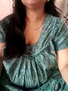 Snapshot of cuteyqueen chatting on February 21, 10:28 am cuteyqueen online show from February 21, 10:28 am