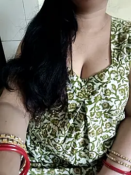 cuteyqueen online show from March 17, 4:37 am