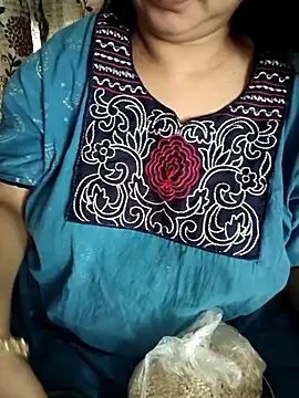 cuteyqueen online show from March 10, 5:44 am