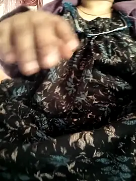 Snapshot of cuteyqueen chatting on January 17, 8:18 am cuteyqueen online show from January 17, 8:18 am