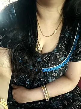 Snapshot of cuteyqueen chatting on February 2, 5:39 am cuteyqueen online show from February 2, 5:39 am