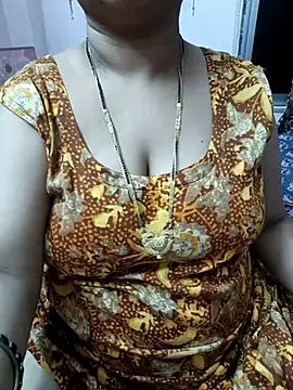 Snapshot of cuteyqueen chatting on November 3, 6:33 pm cuteyqueen online show from November 3, 6:33 pm