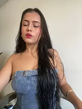AbbyMillerrr online show from May 7, 4:21 pm