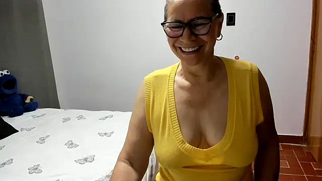 Snapshot of Carlaa-69 chatting on June 15, 9:31 am Carlaa-69 online show from June 15, 9:31 am