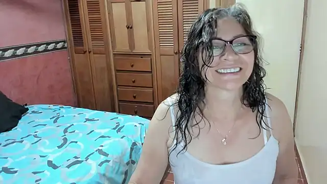 Snapshot of Carlaa-69 chatting on February 4, 9:31 pm Carlaa-69 online show from February 4, 9:31 pm