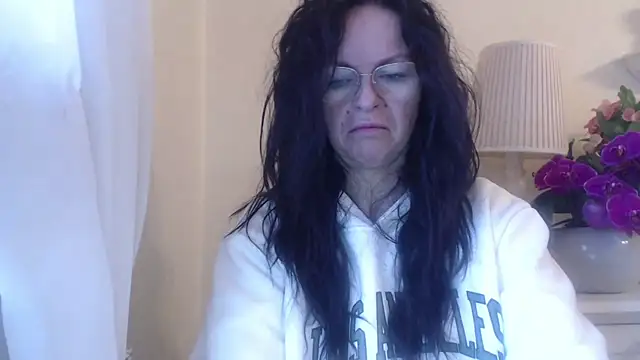 HelenLuxx online show from October 21, 6:13 am