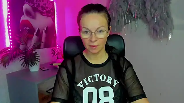 HelenLuxx online show from November 20, 6:47 am