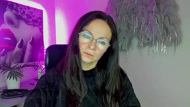 HelenLuxx online show from January 8, 5:19 pm