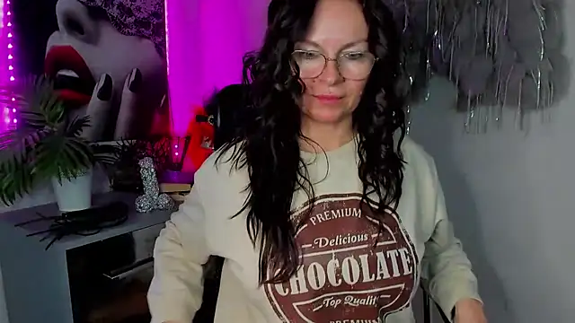 HelenLuxx online show from March 28, 7:42 am