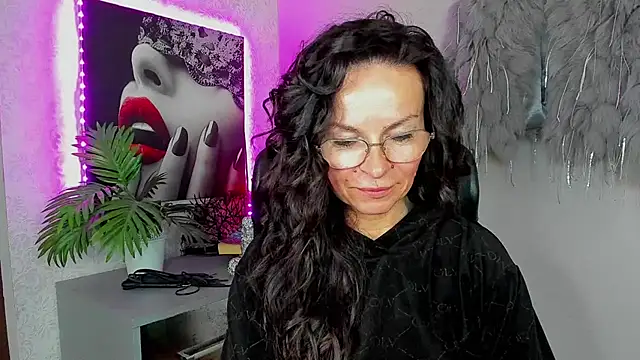 HelenLuxx online show from April 23, 3:13 pm