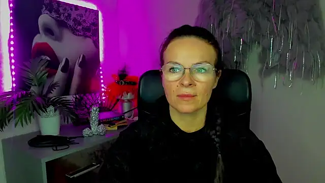 HelenLuxx online show from February 12, 2:39 pm