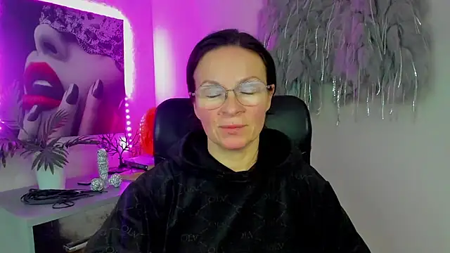 HelenLuxx online show from January 15, 4:21 pm