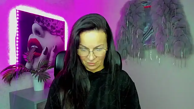 HelenLuxx online show from November 25, 3:45 pm