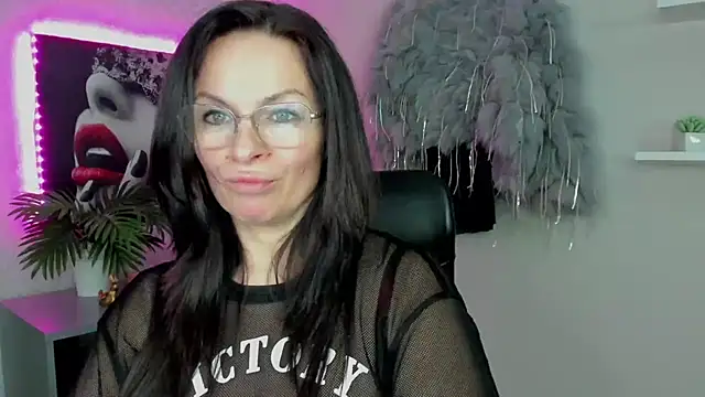Snapshot of HelenLuxx chatting on March 4, 5:03 pm HelenLuxx online show from March 4, 5:03 pm