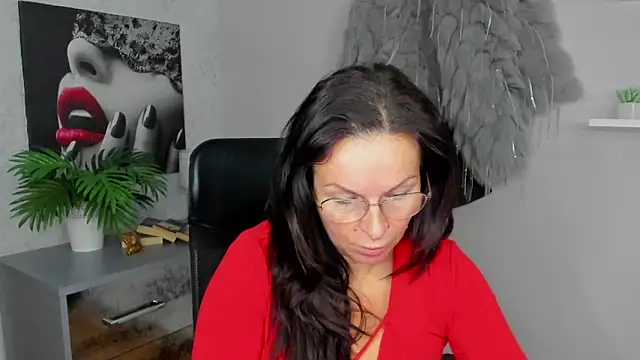 Snapshot of HelenLuxx chatting on February 11, 6:40 am HelenLuxx online show from February 11, 6:40 am
