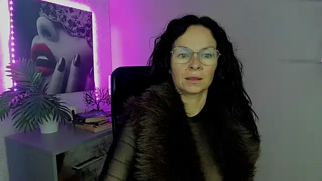 Snapshot of HelenLuxx chatting on September 24, 5:36 am HelenLuxx online show from September 24, 5:36 am