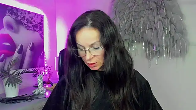 HelenLuxx online show from December 19, 4:20 pm