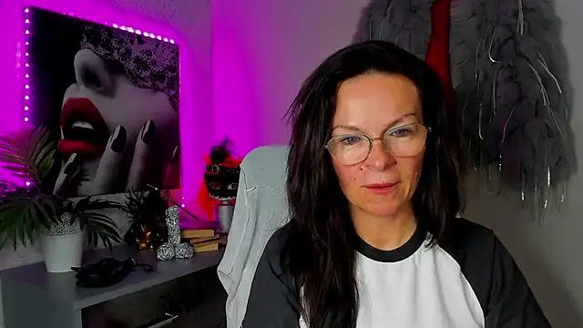 HelenLuxx online show from May 6, 3:16 pm