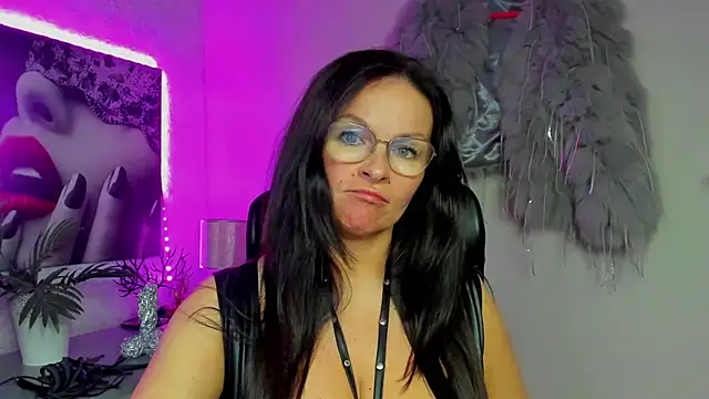 HelenLuxx online show from December 17, 5:18 pm