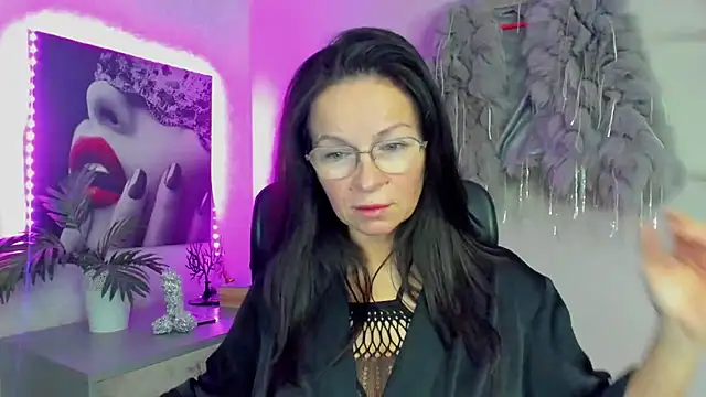 HelenLuxx online show from November 29, 8:14 am