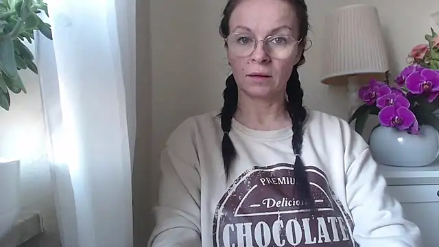 HelenLuxx online show from November 7, 7:24 am