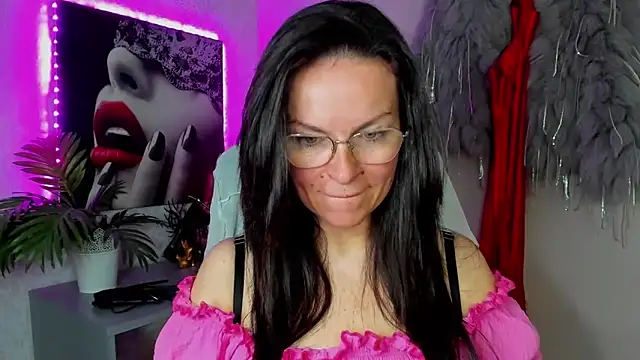 HelenLuxx online show from May 1, 5:56 am