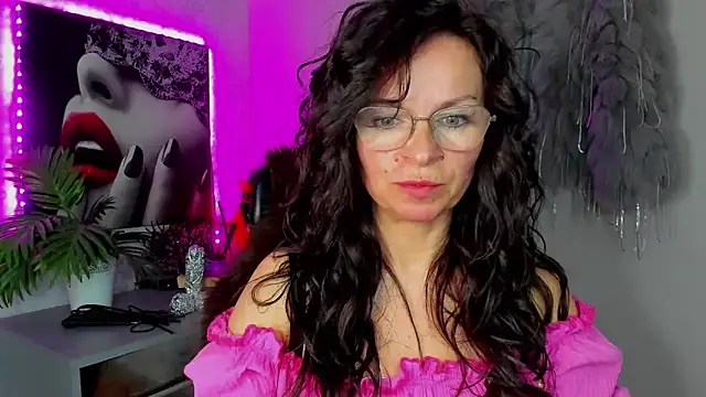 HelenLuxx online show from April 14, 4:23 pm