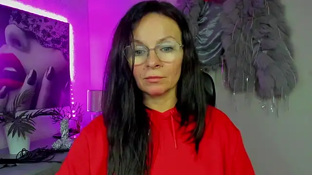 HelenLuxx online show from December 18, 5:28 pm