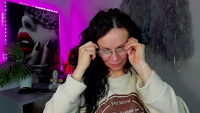 HelenLuxx online show from April 15, 2:43 pm