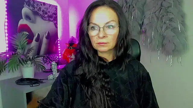 HelenLuxx online show from February 4, 3:18 pm