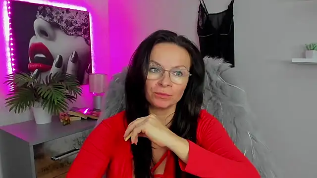 Snapshot of HelenLuxx chatting on February 11, 1:30 pm HelenLuxx online show from February 11, 1:30 pm